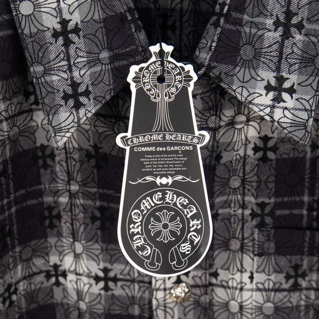 P280 version [Exclusive supply] Chrome Hearts classic cashew flower cross all-over printed jacquard long-sleeved top couple casual shirt 1️⃣Customized original jacquard fabric, high-quality pure cotton jacquard plaid fabric, soft and comfortable to the touch, a very high-quality fabric! 2️⃣The details of the workmanship are perfectly controlled. The lining is made of vest hemming, and the cuffs are made of double cross leather labels. It is different from the ordinary version. The collar is also designed with interlining, which shows high-end fashion and personality. The style is fashionable, simple and elegant, and it is a very versatile jacket! 4⃣️Complete accessories, all customized with original versions! Same style for men and women Color: cashew black Size: S M L XL Number: SG10484